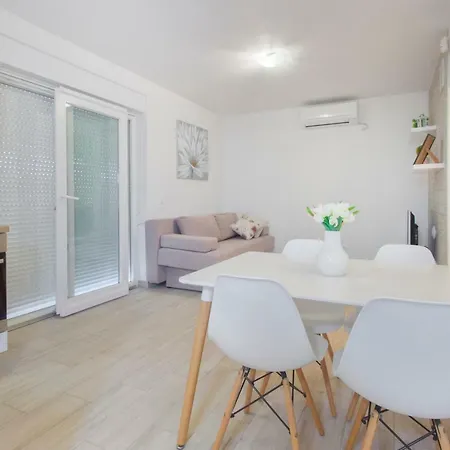 Apartment Paradise *