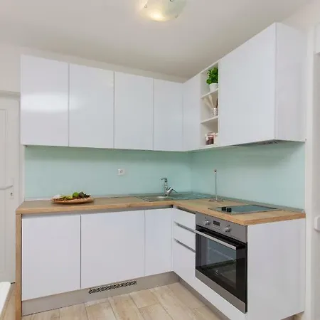 Apartment Paradise *