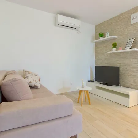 Paradise Apartment *