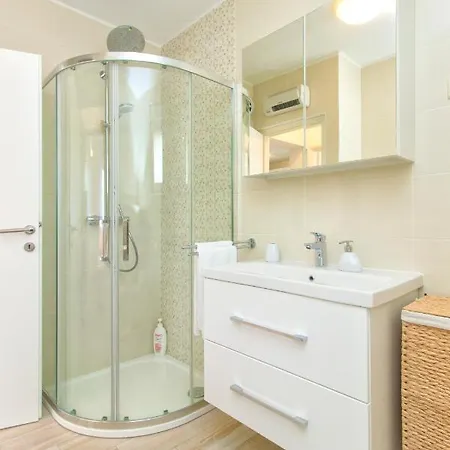 Paradise Apartment *